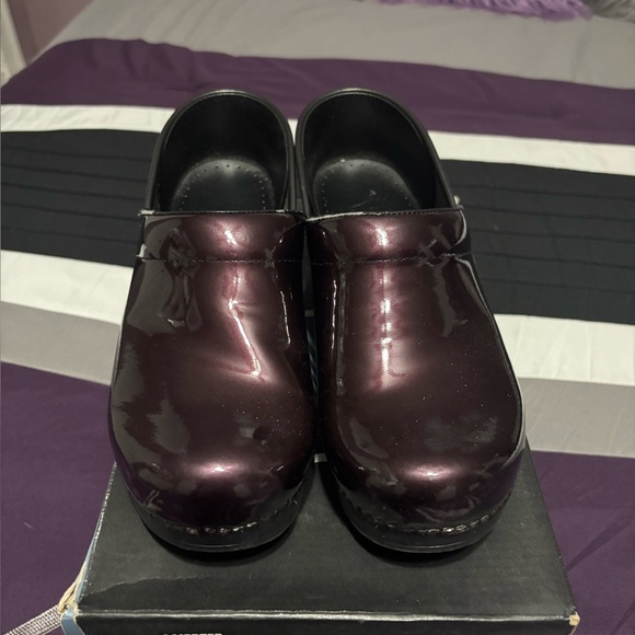 Dansko Women’s Shiny Dark Purple Clogs - Picture 2 of 11